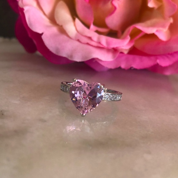 Heart Shaped Zirconia Ring - Picture 4 of 5